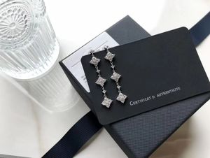 Lüks Avusturya Parlayan Pırlanta Küpe Stud Charm Orijinal 925 STERLING Gümüş Yonca Aşk Tasarımcısı Kristal Tatlı Küpe Düğün Mücevherleri