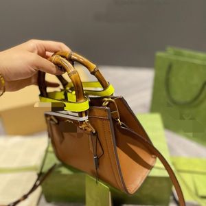 حقائب مصمم Luxurys الأصلية حقيبة يد جلدية كلاسيكية كتف Crossbody موضة حفلات التسوق وحفلات الزفاف وحقائب الأعمال الترفيهية