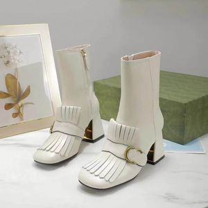 2022 Överlägsen kvalitet Lyxdesigners Kvinnor Halva stövlar Mixed Color Wool Square Toes Rainboots Chunky Heels Platform Shoes Combat Ankel Boot Martin Booties