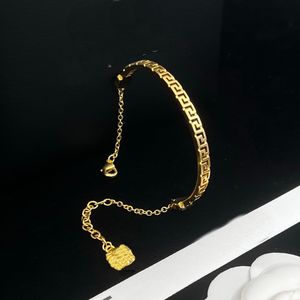 Bracelets de simplicité rétro Couchette de motif grec antique Banshee Medusa Head Portrait k Gold plaqué des femmes bijoux de fête de fête festive MB1