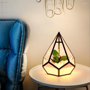 Lampade da tavolo Modern Led Diamond Decoration Lamp Camera da letto Comodino Paesaggio nero Acrilico Night Light Art Desk Reading Fixtures