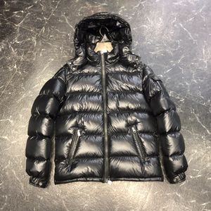 Winter Hooded Down Puffer Jacket Coat Ytterkläder Män Bomber Parka Jacket Black Classic Style