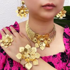 Pendientes de collar Juego de color de oro brasileño para mujeres Pulseras de encanto grande diseñada hermosa noble