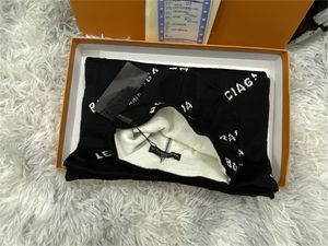 22ss Fashion design scarfs hat letter embroidery men and women wool hoodie scarf beanie hats glove cover