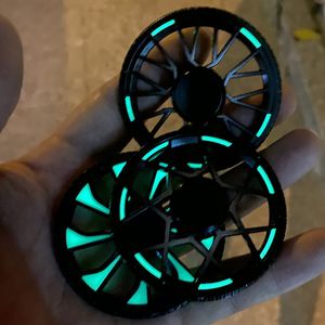 Ruota di metallo Giochi di fidget luminosi Spinner Office Man Round Fidgets Gyro Ansia Sollievo dallo stress EDC Spinner a mano Focus Finger Toys per bambini 1134