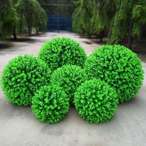 Flores decorativas Casamento Bolas de plantas artificiais aparando árvores em casa grama verde ao ar livre