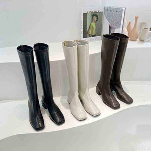 Дизайнерские ботинки Осень Зимняя Женщины длинные высококачественные мягкие кожаные квадратные каблуки.