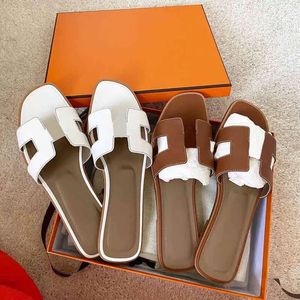 Designer leather ladies sandals summer flat shoes fashion beach women slippers letter drag