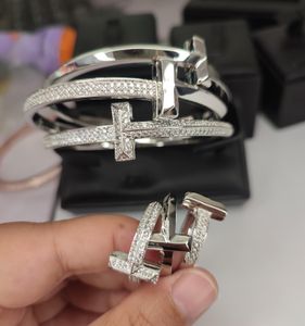 Kvinna herr guld manschett silver diamant armband armband hårda smycken designer bred smal kärlek par mode bröllopälskare gåva engagemang armband grossist dam