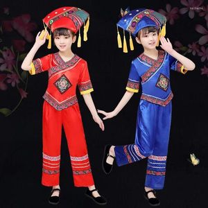 Abiti da palcoscenico Costumi rossi delle minoranze cinesi per le donne Abiti da ballo nazionali per l'anno del festival