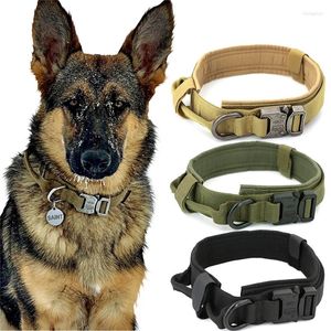 Köpek yakaları Aksesuarlar için taktik evcil hayvan ürünleri ayarlanabilir metal toka askeri tasma kontrol kolu eğitim büyük malzemeler