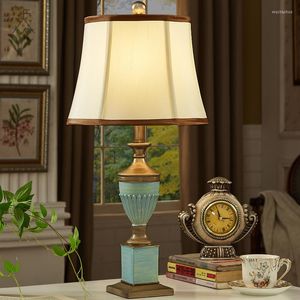 Tischlampen, luxuriöser Anti-Metall-Handgebürsteter Effekt-Harz-Lampenkörper, Nachttisch für Schlafzimmer, Wohnzimmer, blaues Licht, dekorativ