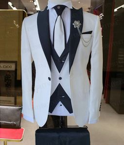 Brand New White Groom Tuxedos Black Peak Lapel Groomsmen Wedding Dress Excellent Man Jacket Blazer 3 Piece Suit