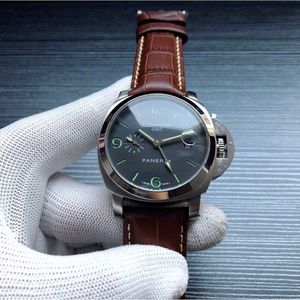 Mens Watches Designer Sapphire Glass Mirror 44mm med spänne fina stål automatiskt mekanisk kohud klockband armbandsurstil