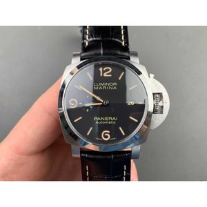 Lyxklockor för herrmekanisk klocka Automatisk safirspegel 47mmmm 13mm importerad Cowhide Watchband varumärke Italien Sport armbandsur T76A