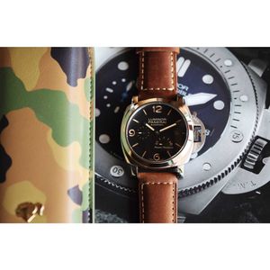 Luxusuhren für Herren Mechanical Watch Swiss Automatic Bewegung Sapphire Mirror 44 mm importiertes Cowhide Watchband Marke Italien Sport Armbandwatches VWBD