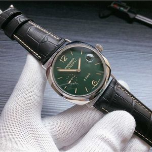 럭셔리 디자이너 시계 방수 손목 시계 남성용 기계식 자동 운동 사파이어 미러 44mm 고무 watchband