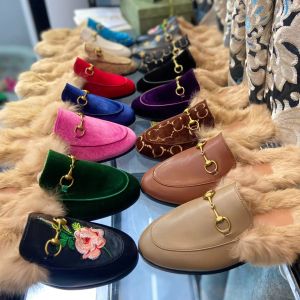 Kvinnors designer tofflor Princetown tofflor Kvinnor Autumn Winter Wool Loafers Classic Metal Buckle Brodery Shoes Luxury Pattern Lazy Slides