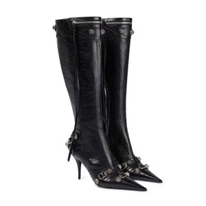 الأحذية الأحذية Cagole مصمم أحذية امرأة الشتاء الأسود الركبة عالية التمهيد مسمار مشبك مزين بمقدمة مدببة مثير خنجر كعب جلد حقيقي طويل
