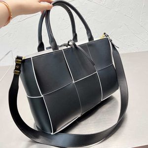 Borsa tote 5A Portafoglio in pelle ad alta capacità di design Portafoglio a tracolla di qualità per le donne Borse accattivanti di marca famosa classica 220311