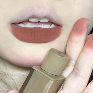 Lipgloss Matt Nude Braun Glasur Dauerhafter flüssiger Lippenstift Wasserdichter Antihaft-Cup Lipgloss Make-up Schönheitskosmetik für Mädchen