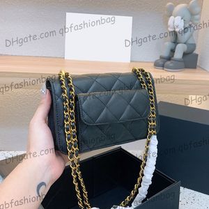 Womens Luxury Designer Wallet With Chain Bags Caviar Leather Calfksin Genuine Leather Phone Card Holder Large Capacitry Purse Outdoor Trends Pocket 20X15CM