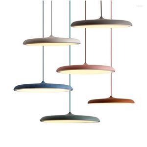 Lampade a sospensione Modern Simple Italy Design Macaron Luci Foyer Camera da letto Ristorante Disco volante a testa singola Modello Colorful Droplight