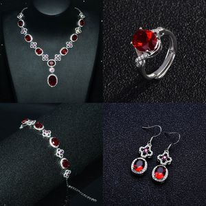 Squisiti cristalli rossi Set di gioielli per le donne Accessori per la festa nuziale della sposa Strass Cubic Zircon Stud Collana Orecchini Bracciali Anelli a catena