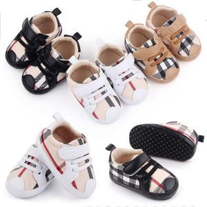 PRIMEIROS PORTUROS 2022 Autumn Winter Baby Girls meninos Esportes Sapatos infantis Flats tênis Crianças Criança para bebês 0-18 meses