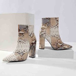 Designer Boots Winter Women Snakeskin Short Large Woman Shoes Thick Heels High Printed 220816