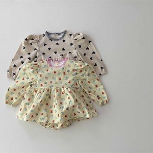 Rompers carino bambina di moda dolce amore a maniche lunghe body orso fiore orso cotone principessa salto per bambini abiti morbidi abiti j220922