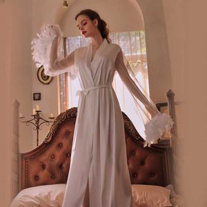 Kvinnors sömnkläder vit satin mantel sexig femme sömnkläder v-ringning kimono klänning mesh fjäder badrock långärmad hembaddress intim hemförband t221006
