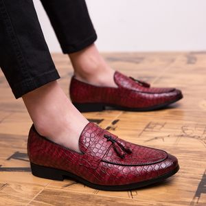 Fish scale pattern Brogue leather shoes Oxford shoes retro tassel pointed toe a stirrup men's fashion formal casual shoes large size 38-47