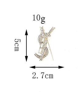 23ss 20style Luxusmarke Designer Doppelbuchstaben Pins Broschen Frauen Gold Silber Perle Strass Cape Brosche Anzug Pin Hochzeit Party Schmuck Zubehör