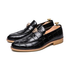 Crocodile Oxford Shoes Point Toe One Stirrup Vintage Luxury Metal Buckle Tassel Men's Fashion Formell Casual Shoes Business Shoes Stora storlekar38-47