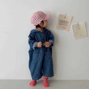 Pagliaccetti 2021 Autunno Nuova neonata Pagliaccetto di jeans allentato Manica lunga Bambini Tuta con cappuccio per ragazzi Denim Complessivamente Abbigliamento bambino bambino J220922