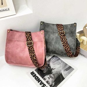 Nya leopard axelremmar kvalitet pu läder axel väska personliga kvinnor fick boho crossbody väska gitarrband handväska