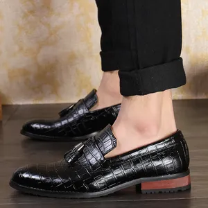 Luxo Crocodilo Oxford Sapatos pontiagudos um estribo vintage Tassel Moda de moda masculina Sapatos casuais Sapatos de negócios Multi tamanhos 38-47