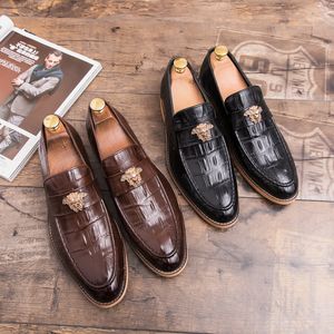 Crocodile Oxford Shoes Point Toe One Stirrup Vintage Luxury Metal Buckle Tassel Men's Fashion Formell Casual Shoes Business Shoes Olika storlekar 38-47