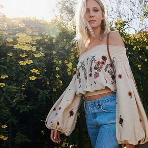 Женские блузки BOHO INSPIRED Блузка с открытыми плечами Цветочная вышивка с длинным рукавом Женская рубашка Хлопковые короткие дизайнерские топы Повседневные женские