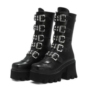 Boots Winter Gothic Punk Womens Platform Boots Black Buckle Zipper Creeper Calages Chaussures Milieuses Bottes de combat militaire 2021 Nouveau J220923