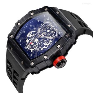 Orologi da polso Speciale Orologio al quarzo con quadrante grande Commercio estero Tonneau Square Hollow Movimento transfrontaliero da uomo