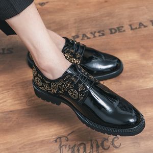 Luxo Brogue Couro Oxford Sapatos Rhinestone Patente apontou de um estribo Moda masculina Sapatos casuais formais Vários tamanhos