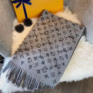 22s scarf Luxury Designer scarf men women knitted scarfs warm and fashionable in winter suitable for social gatherings