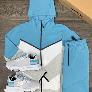 Men's Tracksuits Autumn long sleeved Hoodie and loose men's trousers splicing casual sportswear fitness running men's suit 221006