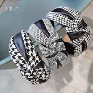 Оборотные повязки Proly New Fashion Women Women Headsding Кожаная лоскутная полосатая швейная крыла классическая громкая констата Turban Girls Accessories Wholesale T221007