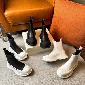 Nya stövlar Kvinnors tjocka ensamma elasticitetsdesigner Martin Boots Luxury Fashion Autumn/Winter Knight Boots Outdoor Hot Boots