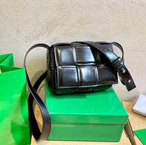 Designer kvinnor koppling väskor lyxväska cross body mode klassisk vävd mini handväska 5a topp axelväska lady plånbok