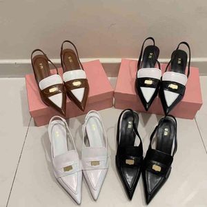 Kleidschuhe Miu Goldmünze spitze Katzenabsatzsandalen Damen Laufstegstil Baotou flacher Mund High Heels Französische Einzelschuhe