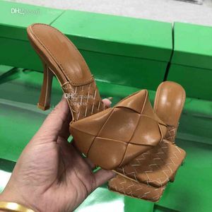 Slipper Luxury Women Sandals Designer Heels Bottega Slides deslizando sola grossa verde famosa marca Pantoufle sdgvdd
